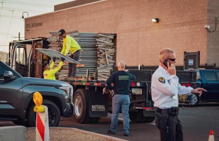 Armed agents, concrete barriers… in Arizona, bastion of conspiracy, the level of security increased (photos)