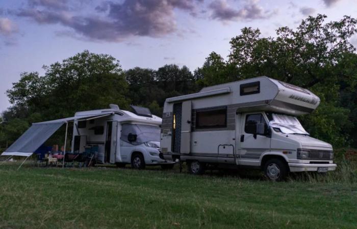 300 people and 150 campervans gathered in Issoudun for a forum