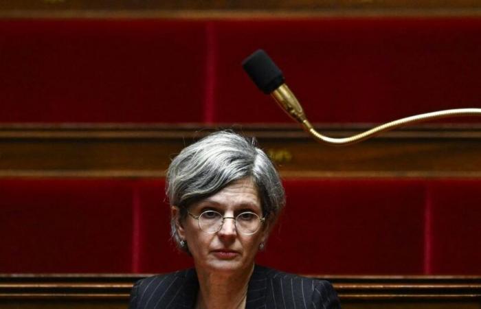 in France, the left caught up in the debate on the veil