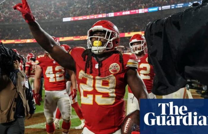 Patrick Mahomes survives injury scare to lead unbeaten Chiefs to OT win over Bucs | NFL