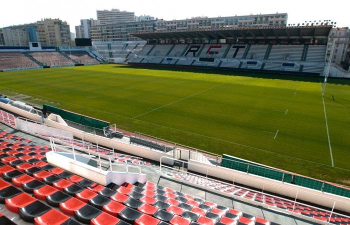 This apartment with a view of the Stade Mayol lawn is for sale