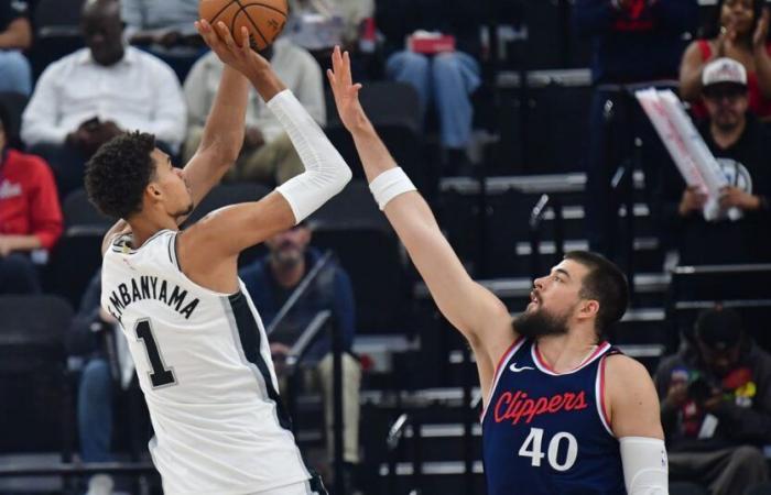 Spurs waste hot start by faltering late in loss to the Clippers