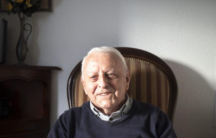 At 99 years old, Eugène exhibits his photos for the first time in a nursing home in Brittany