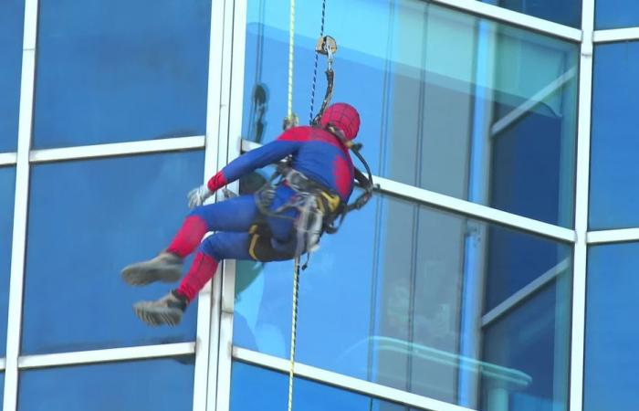 “This entertainment does them good”, rope access technicians disguised as superheroes storm the Lenval hospital in Nice