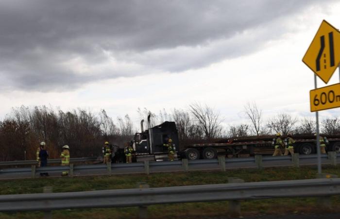 The Journal Saint-François | A 53-footer on fire on the 530 in Valleyfield