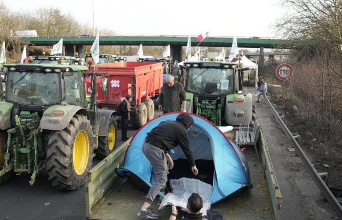 Municipal signs removed by an agricultural union in protest