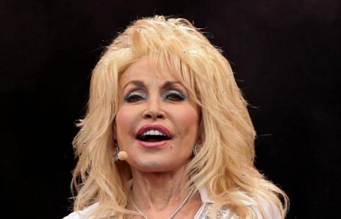 Dolly Parton thinks she’s more of ‘an eyesore than an icon’