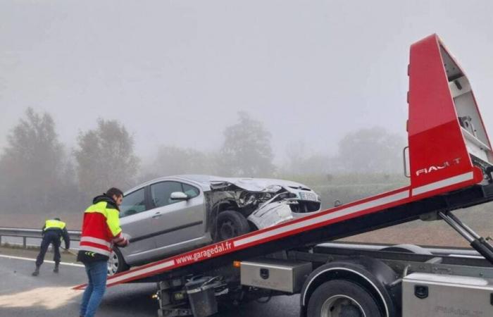 a wheelbarrow that fell from a truck causes a pileup in Changé