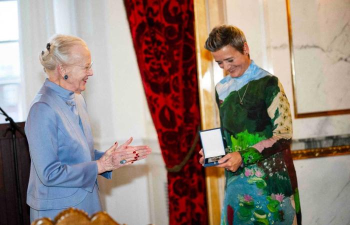 First smiling appearance of Queen Margrethe since her fall