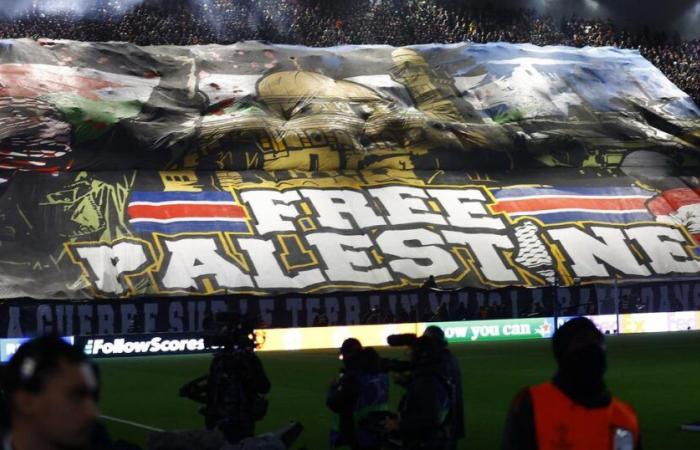 the controversial banner of the supporters before PSG-Atlético