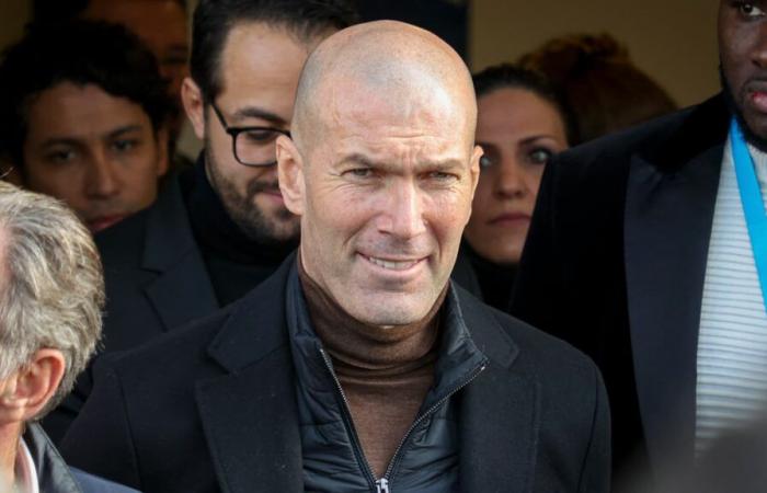 the impressive human tide around Zidane, a notable spectator at the Bernabeu