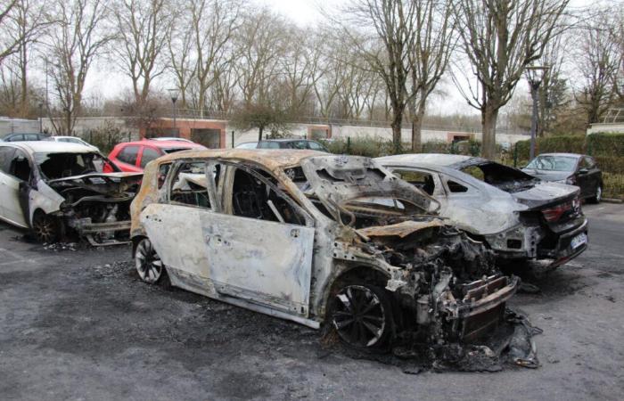 a garage catches fire in the middle of the night, around thirty cars burned