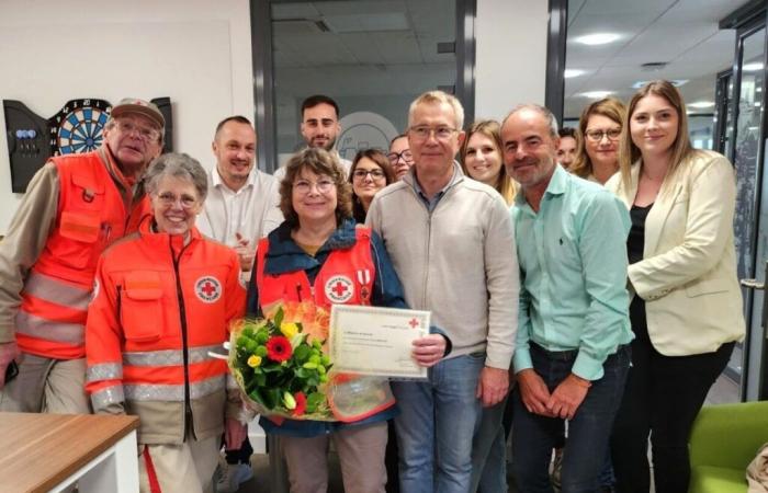 this Red Cross volunteer distinguished for her commitment