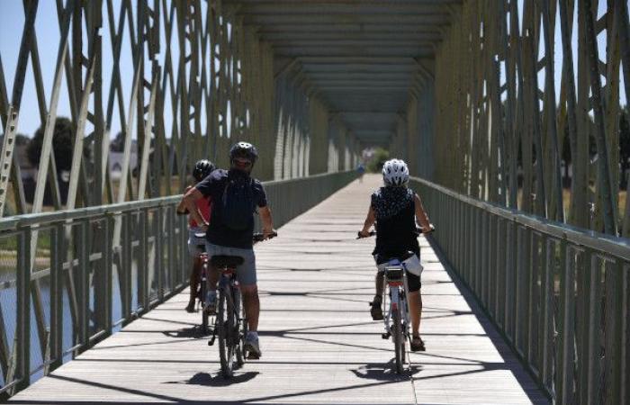 When cycling rhymes with slow tourism