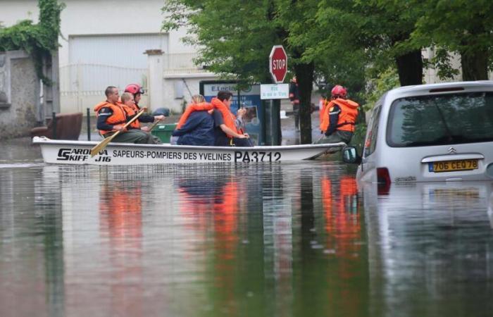 Stuck in your car during a flood? Good reflexes to adopt