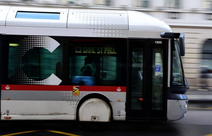 Bus network worker dies after heart attack