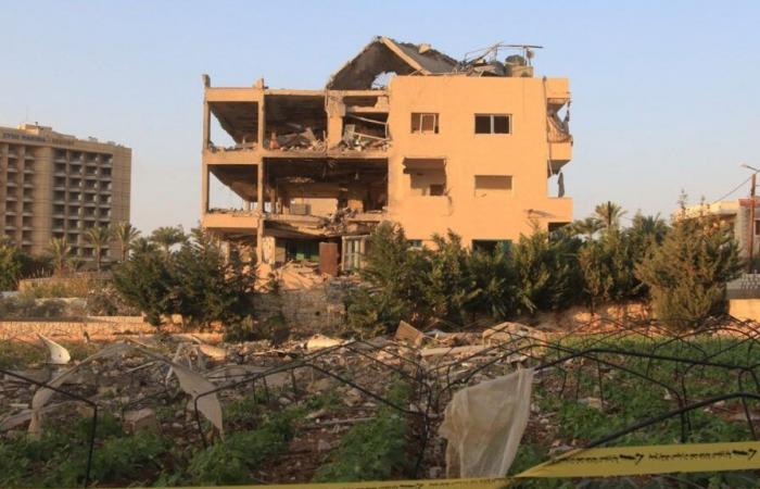 at least 20 dead in Israeli raid on building south of Beirut