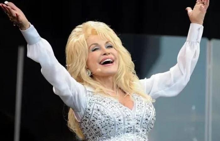 Dolly Parton reveals her ‘slouchy’, ‘comfy’ side