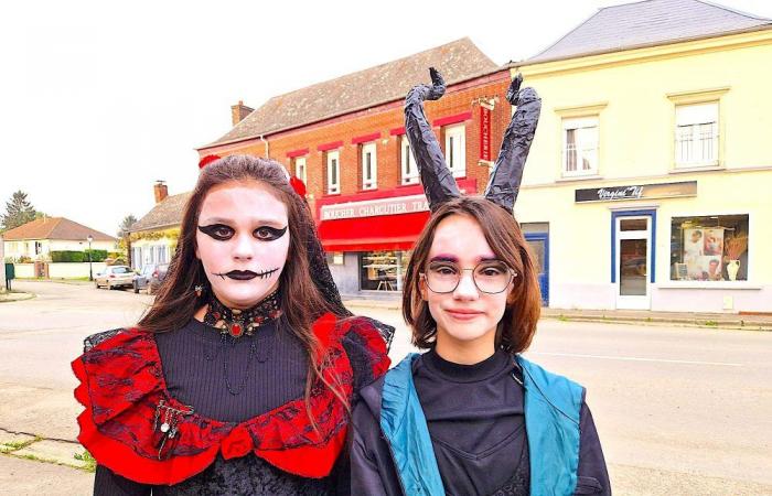 Halloween monsters on horseback and in the streets on October 31 (in photos)