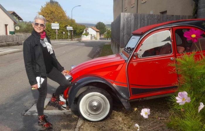 Doubs in Rochejean Béatrice, a stylish florist in a 2CV