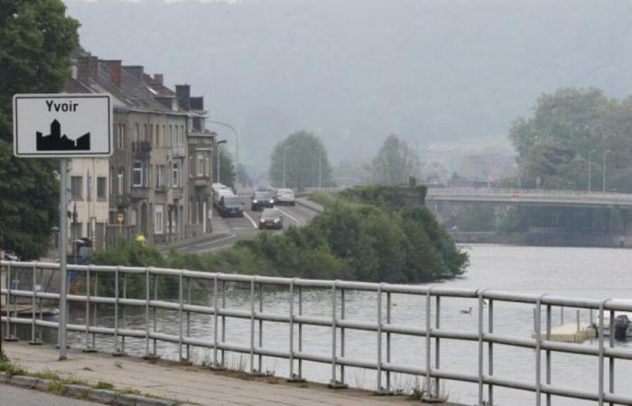 A young girl's throat was slit and thrown into the Meuse: the Red Cross center where she lived in shock