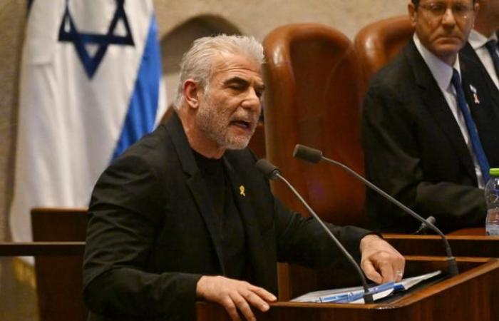 In Israel, the opposition united to denounce the dismissal of Defense Minister Yoav Gallant