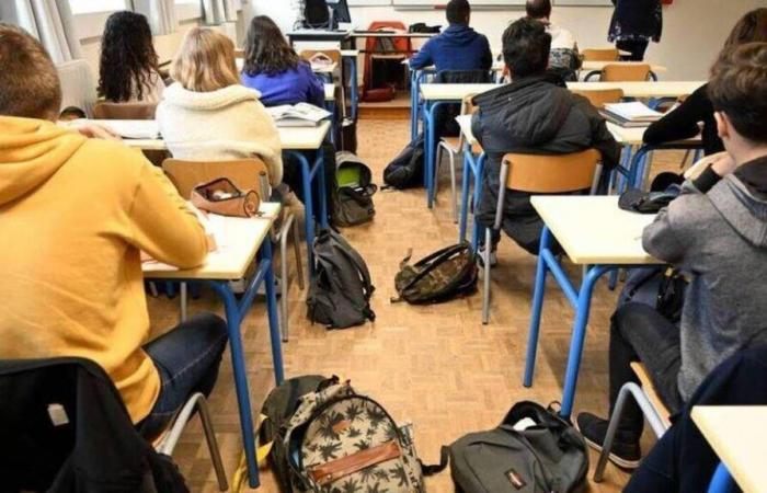 Classes of 36, lack of desks, cutlery in the canteen… This Yvelines high school is launching an SOS