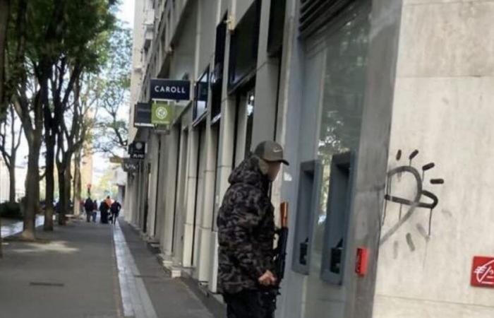 Metropolis of Lyon. Mystery surrounding a photo of a man armed with a Kalashnikov in Villeurbanne