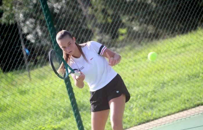 Lola Tremellat, a forehand ace