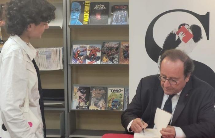 François Hollande signing at the Sauramps bookstore in Montpellier