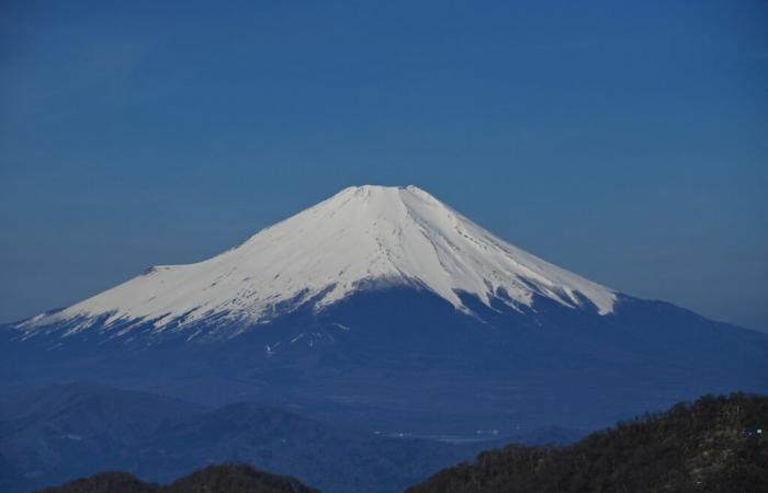 Latest first snow on Mount Fuji ever seen