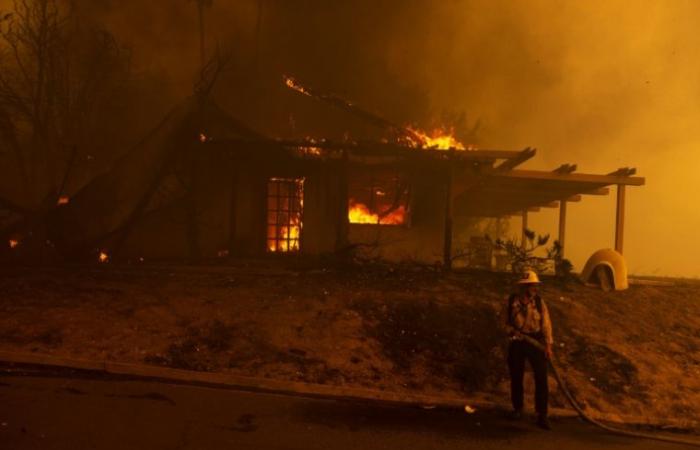 More than a hundred homes destroyed by a large fire near Los Angeles – 08/11/2024 at 04:53