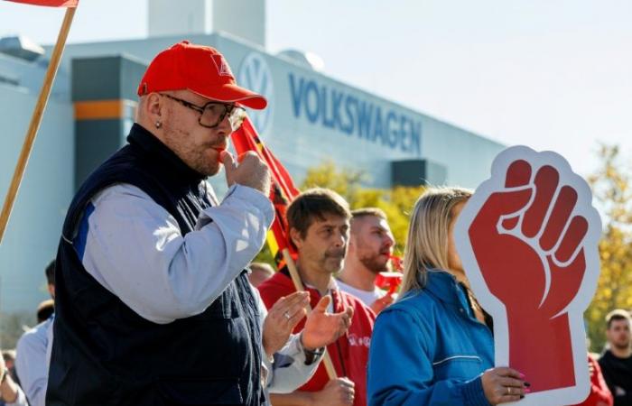 Stunned by crises, the German economy wants quick elections