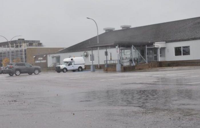 The old Conrad-Parent arena in Sept-Îles is still closed