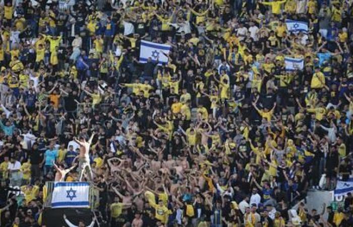 ’50 Arabs were waiting for us with knives and clubs,’ say Israeli soccer fans in Amst