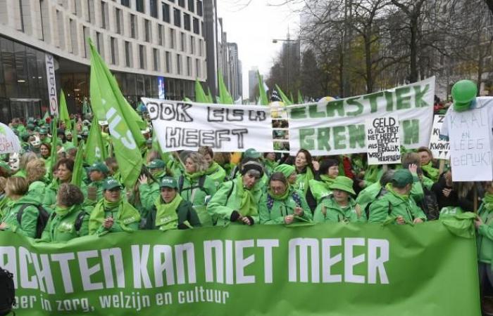 More than 10,000 people in the streets of Brussels to demand more resources in the non-profit sector (photos)