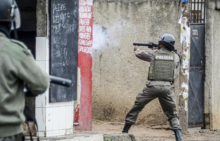 Mozambique: police fire tear gas at demonstrators