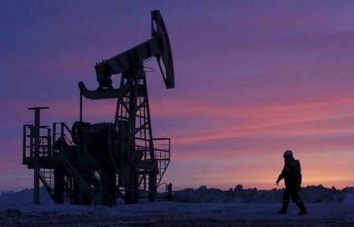 Oil technical rebound after slide