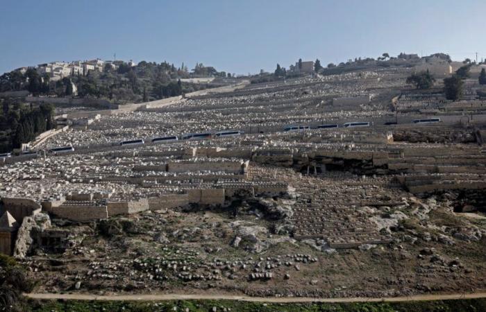 two French gendarmes arrested in Jerusalem on a site managed by France before being released