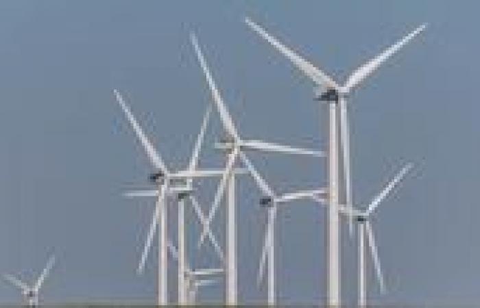 Dordogne villagers stop a public meeting around a wind project