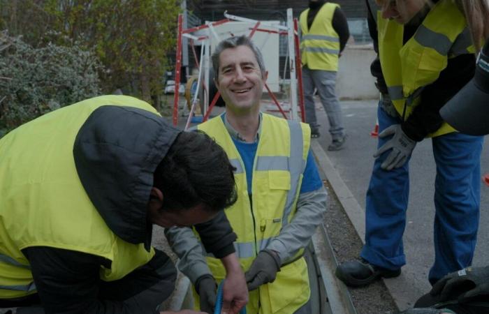 François Ruffin and Gilles Perret film the proletarian tour of France of a preppy Cruella