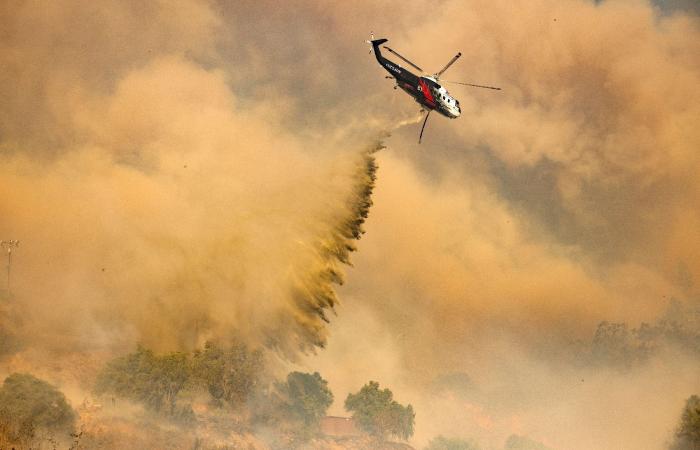 Thousands of people threatened by fire near Los Angeles