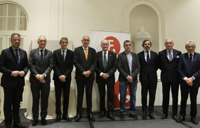 The College of Economists awards its gold medal to José Manuel Domínguez