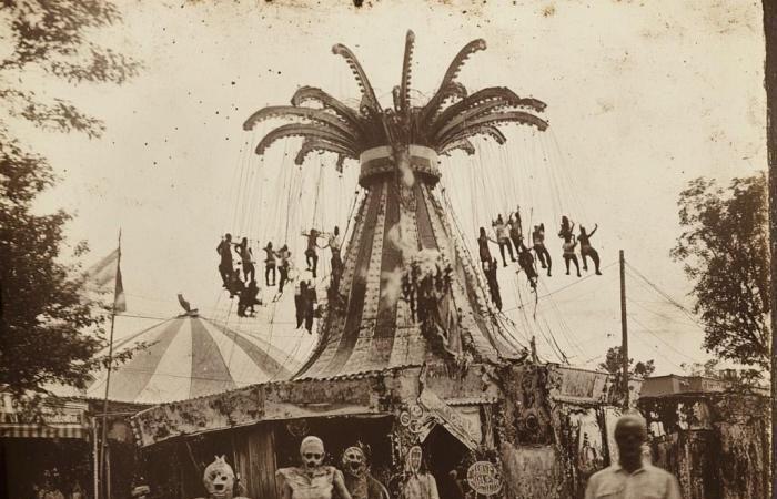 10 old photos of a horror fair