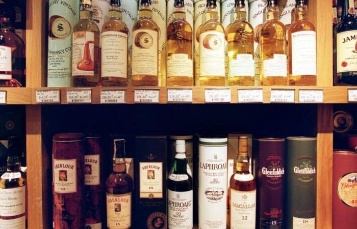 four people arrested after whiskey thefts from a supermarket