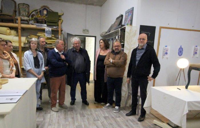 Meeting with the NectArt collective: the president of the CMA of Tarn-et-Garonne listens to artisans