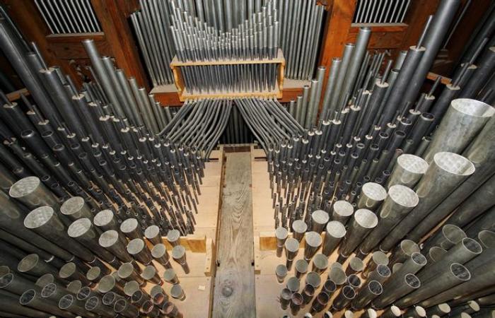 In Haute-Loire, the delicate restoration of this majestic organ