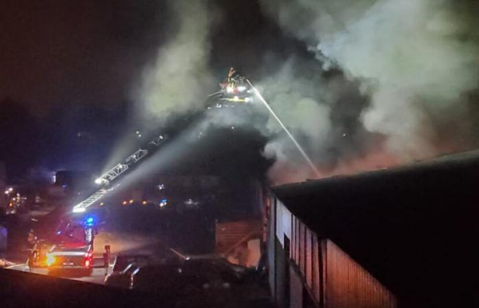 Colmar. A violent fire hits a large warehouse