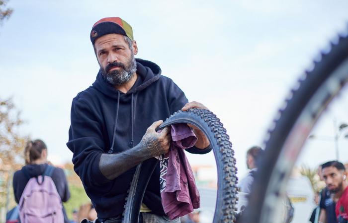 In Spain, mutual aid by bicycle after the floods