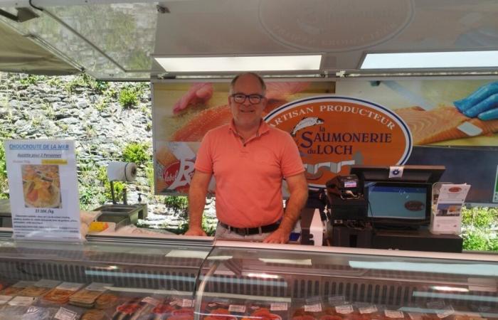 On this Morbihan market, Yoann is the fish smoking specialist